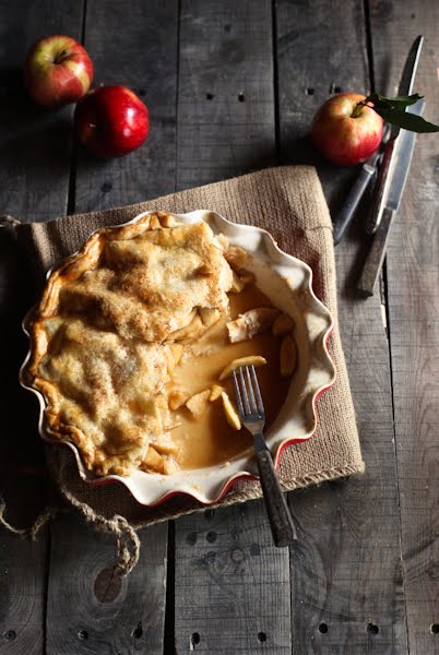 http://thecottagemarket.com/wp-content/uploads/2015/09/best-apple-pie-recipe-.jpg