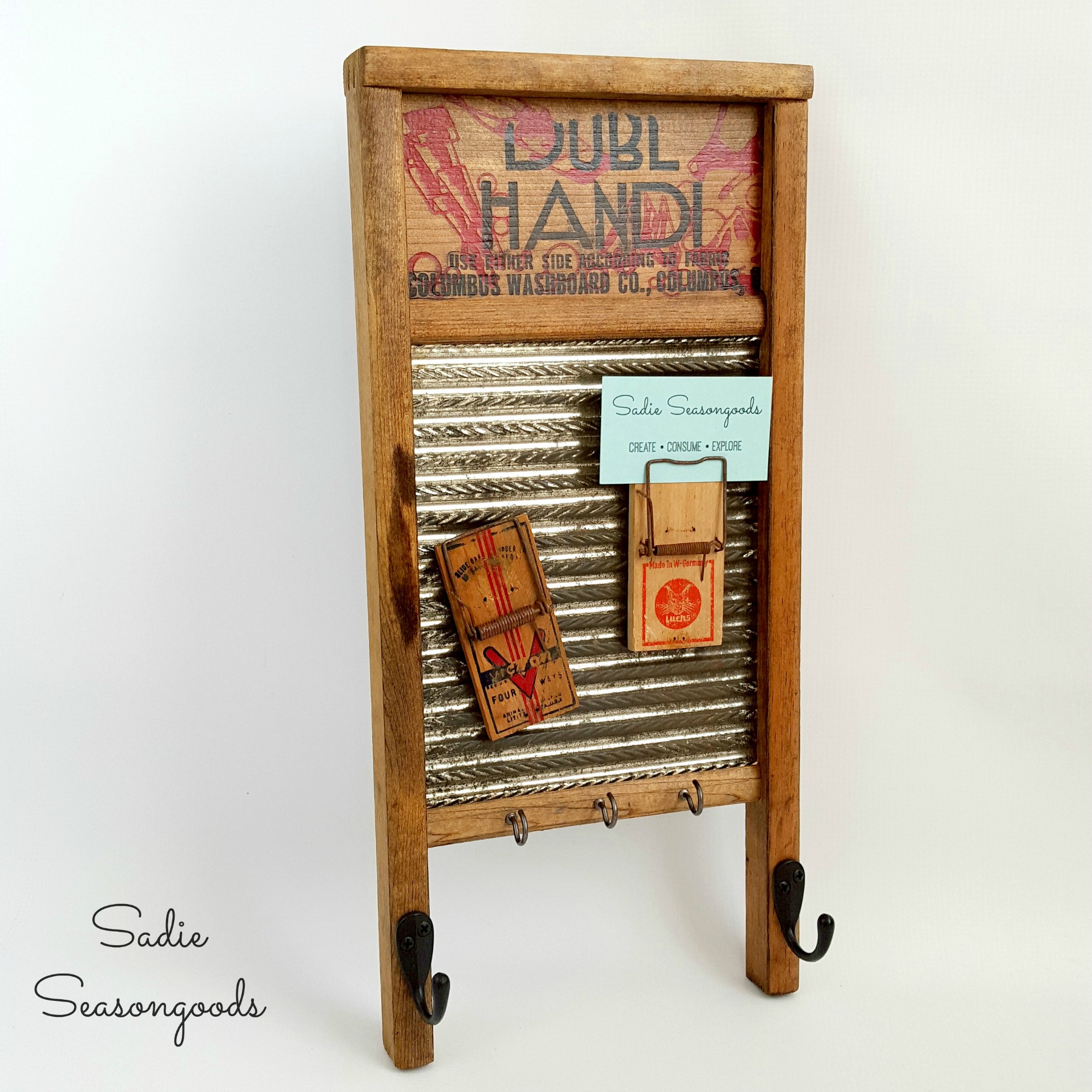 http://thecottagemarket.com/wp-content/uploads/2016/05/Creating_a_farmhouse_message_reminder_center_with_repurposed_vintage_washboard_and_mousetraps_by_Sadie_Seasongoods-1.jpg
