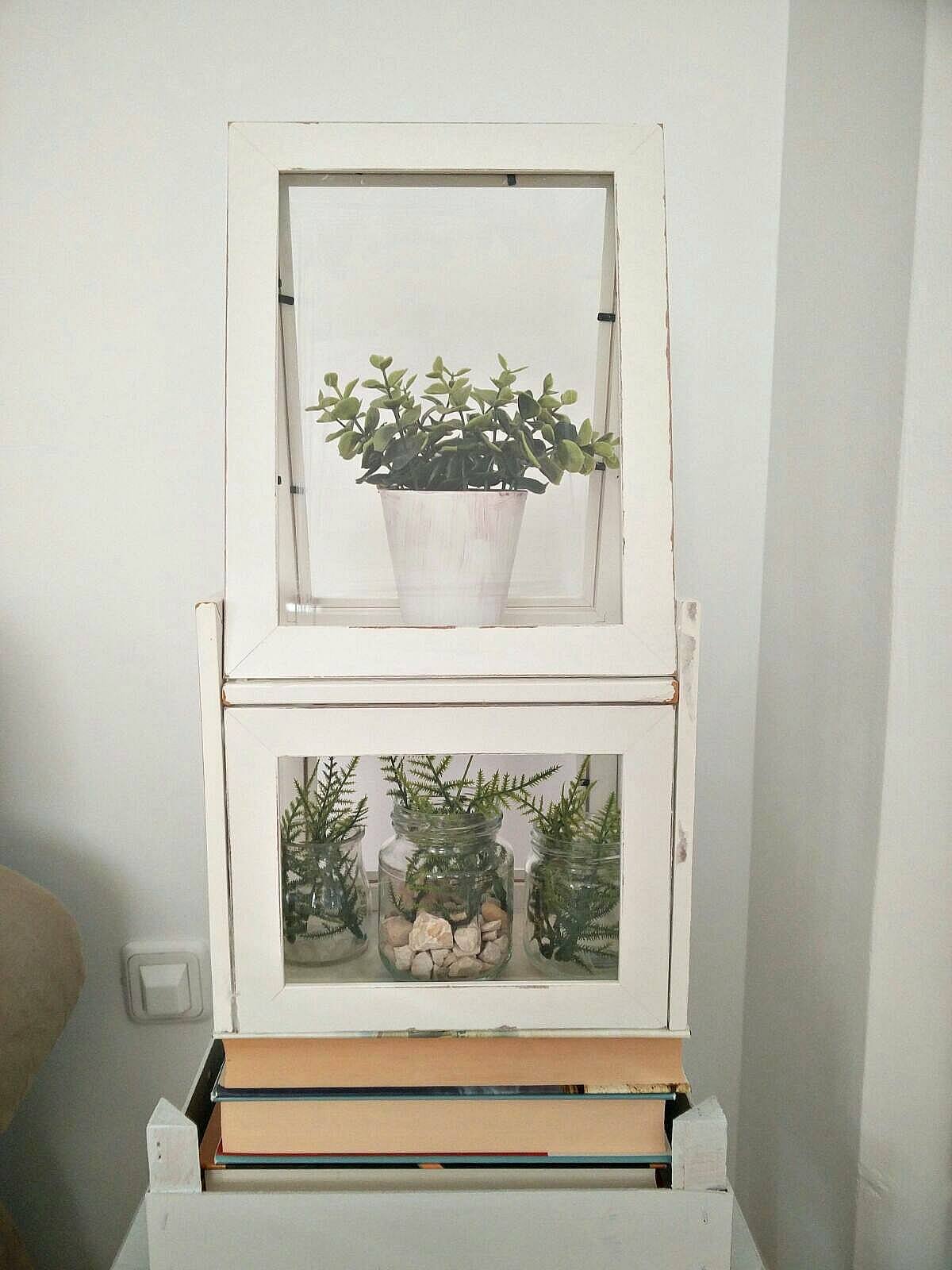 http://thecottagemarket.com/wp-content/uploads/2016/07/DIY-Terrarium-using-Ikea-frames-kreativk.net-14.jpg