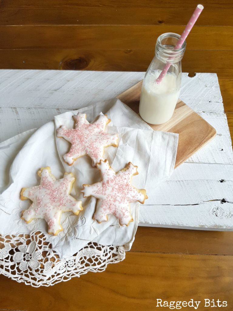 http://thecottagemarket.com/wp-content/uploads/2016/12/Pink-Sparkle-Snowflake-Cookies-7-768x1024.jpeg