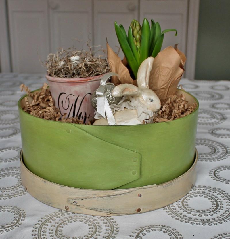 painted-shaker-box-with-spring-contents