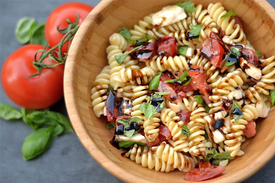 25 Vegetarian Pasta Salads /// Perfect for Outdoor Fun! - The Cottage ...