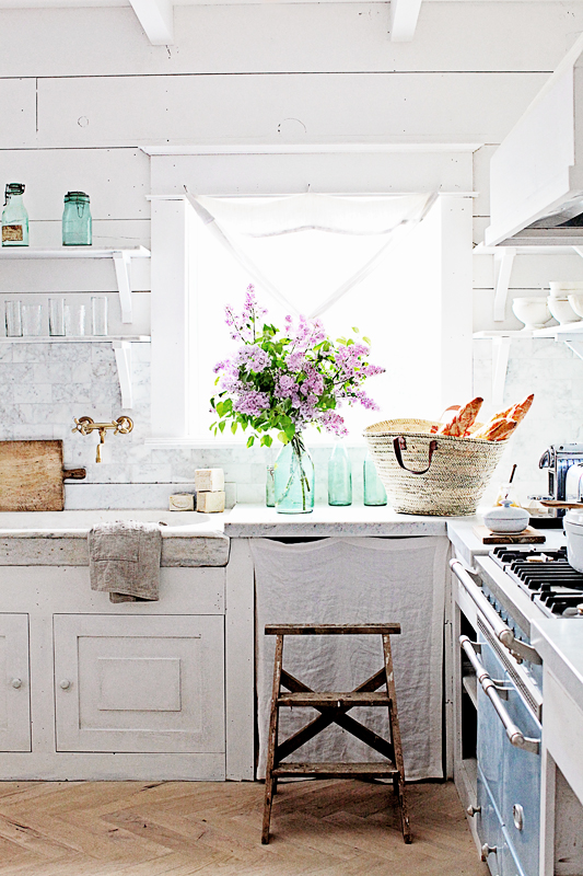 This mini wooden ladder adds to this charming and simple farmhouse kitchen.