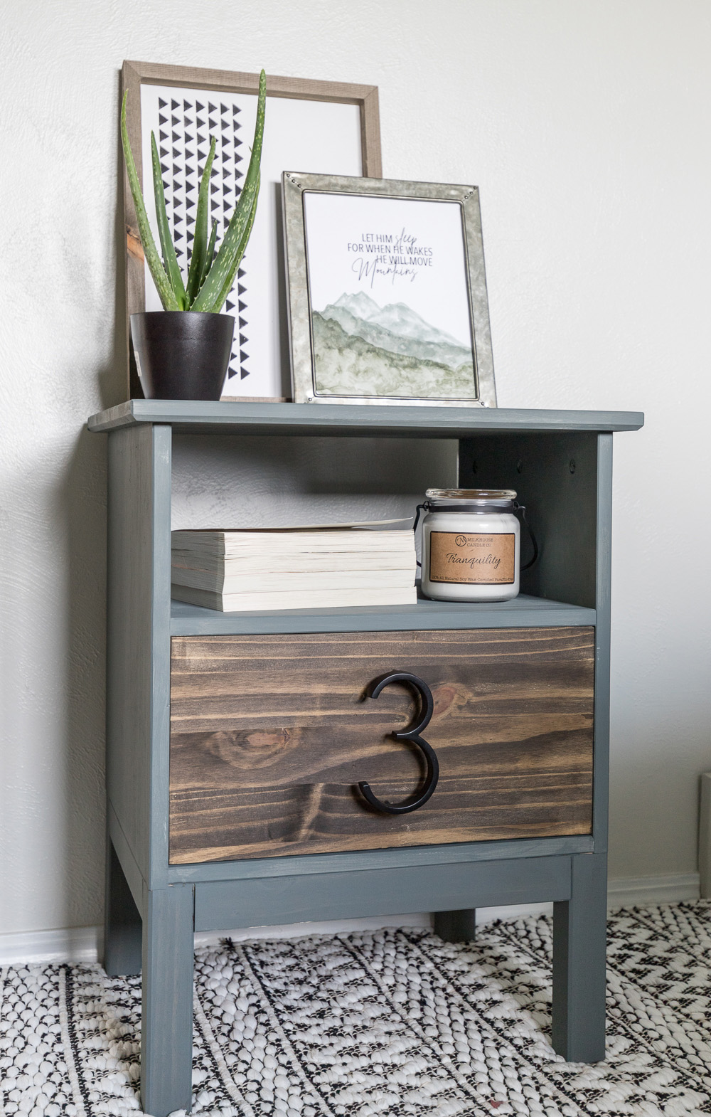 Farmhouse meets modern with this bedside table - a DIY makeover that adds tons of style to the room