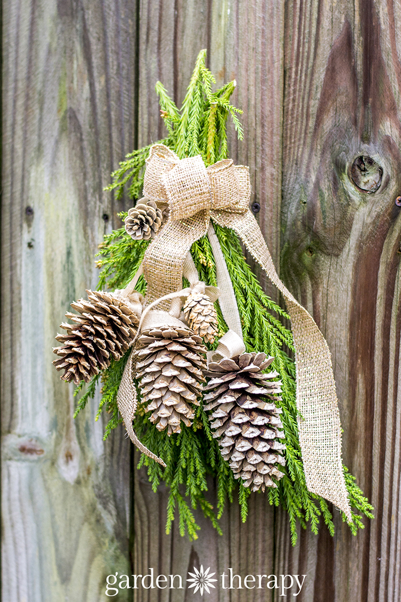 Farmhouse Pinecone DIY Ideas willl fill your home with the feeling of Winter and the Holidays! All of these projects are quick, easy and look amazing!