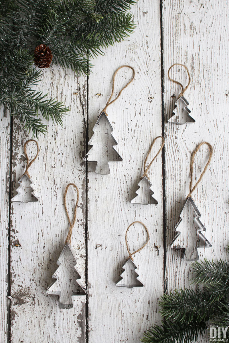 The Best DIY Farmhouse Christmas Ornaments Ever! You have to see all of these DIYS... you are going to want to make each and every ornament here! ENJOY!