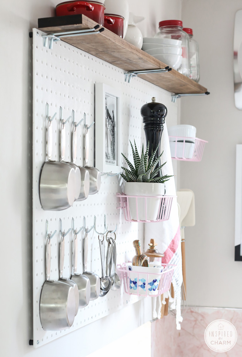 The Best Farmhouse Organization and Storage Hacks are waiting for you! A great way to get organized for the New Year in total Farmhouse Style!