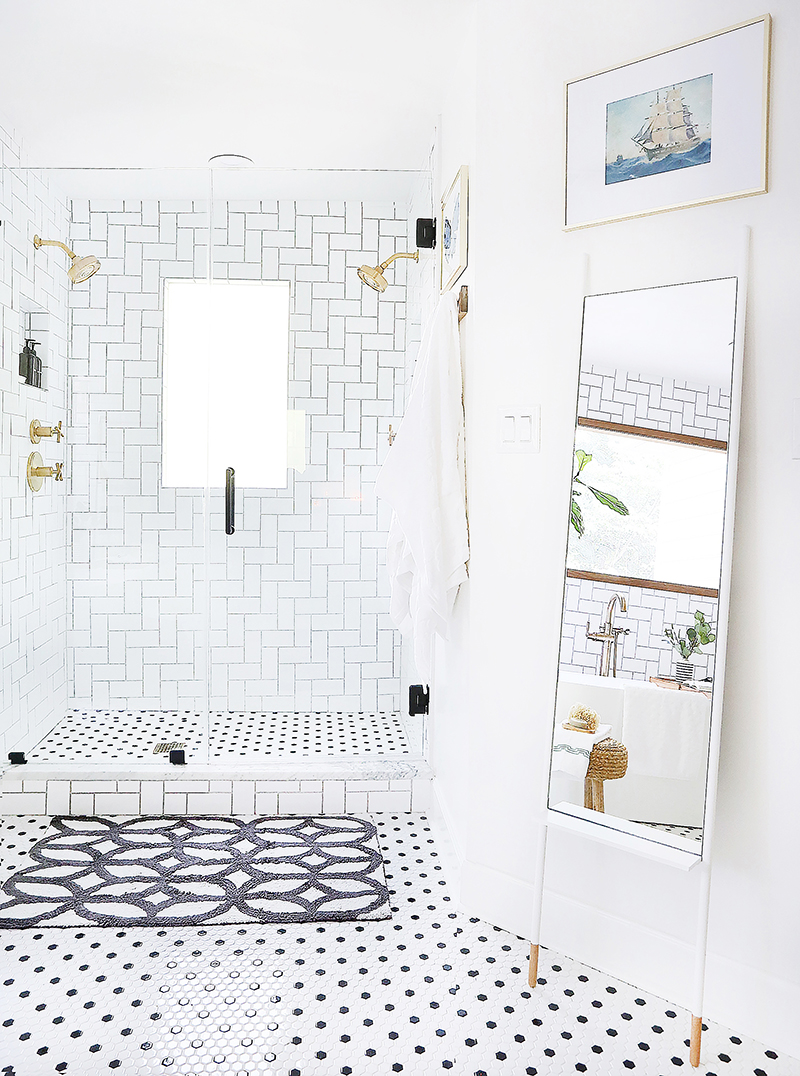 Simple Ways to Update Your Farmhouse Bathroom are waiting for you! Most of the ideas and DIYs are quick... easy and budget friendly so enjoy!