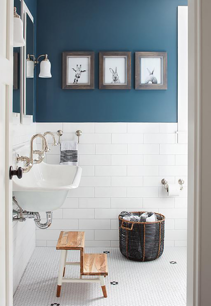 Simple Ways to Update Your Farmhouse Bathroom are waiting for you! Most of the ideas and DIYs are quick... easy and budget friendly so enjoy!