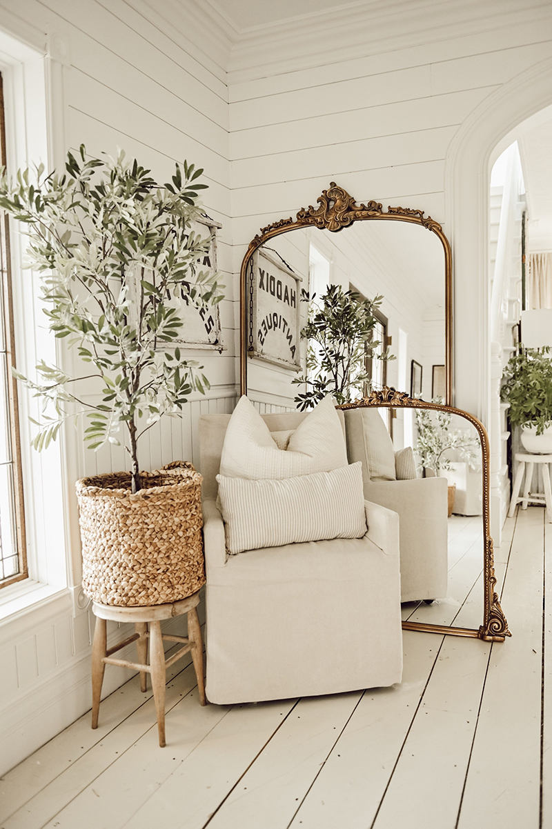 Decorating With Mirrors Farmhouse Style is a totally fun way to make your room look larger and to add a touch of charm and fun to your space!