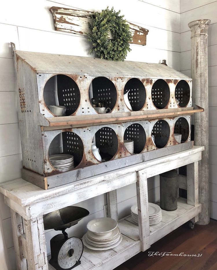 The New Year is almost here so why not think about some fresh Farmhouse Decor Ideas and Designs for 2020.  Comfy, Cozy, Friendly and Welcoming is what it is all about.  Here are a few simple ways to add that special Farmhouse Charm.
