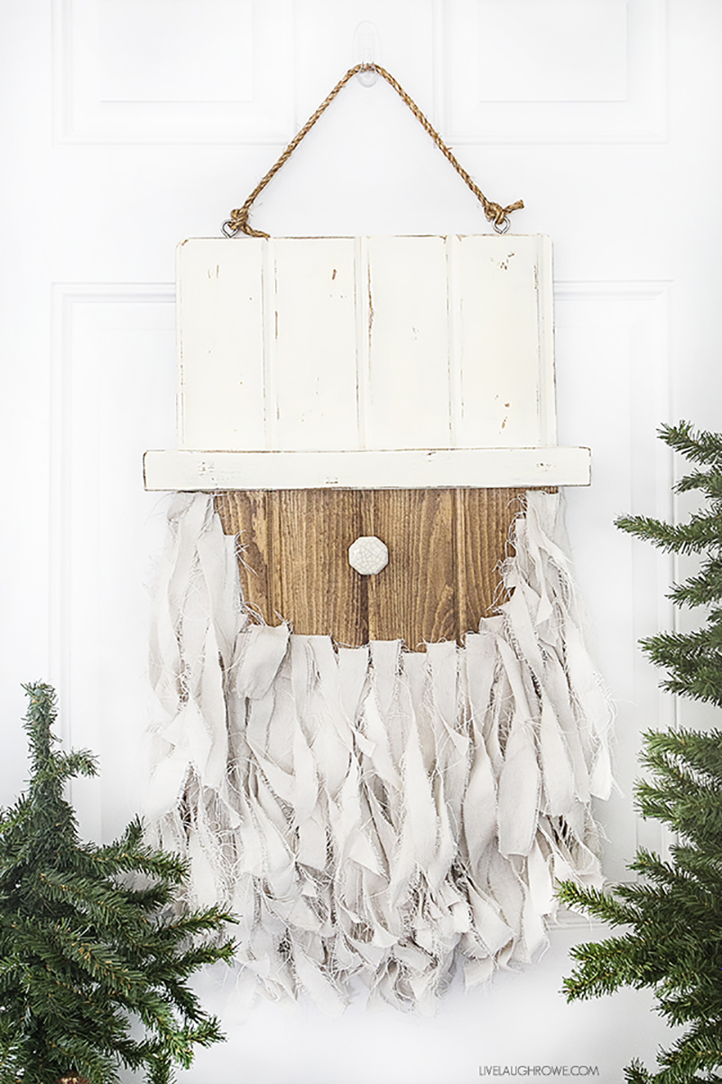 These Fun Farmhouse DIY Christmas Projects are easy to make and they will add a ton of charm to your fabulous home in a snap!