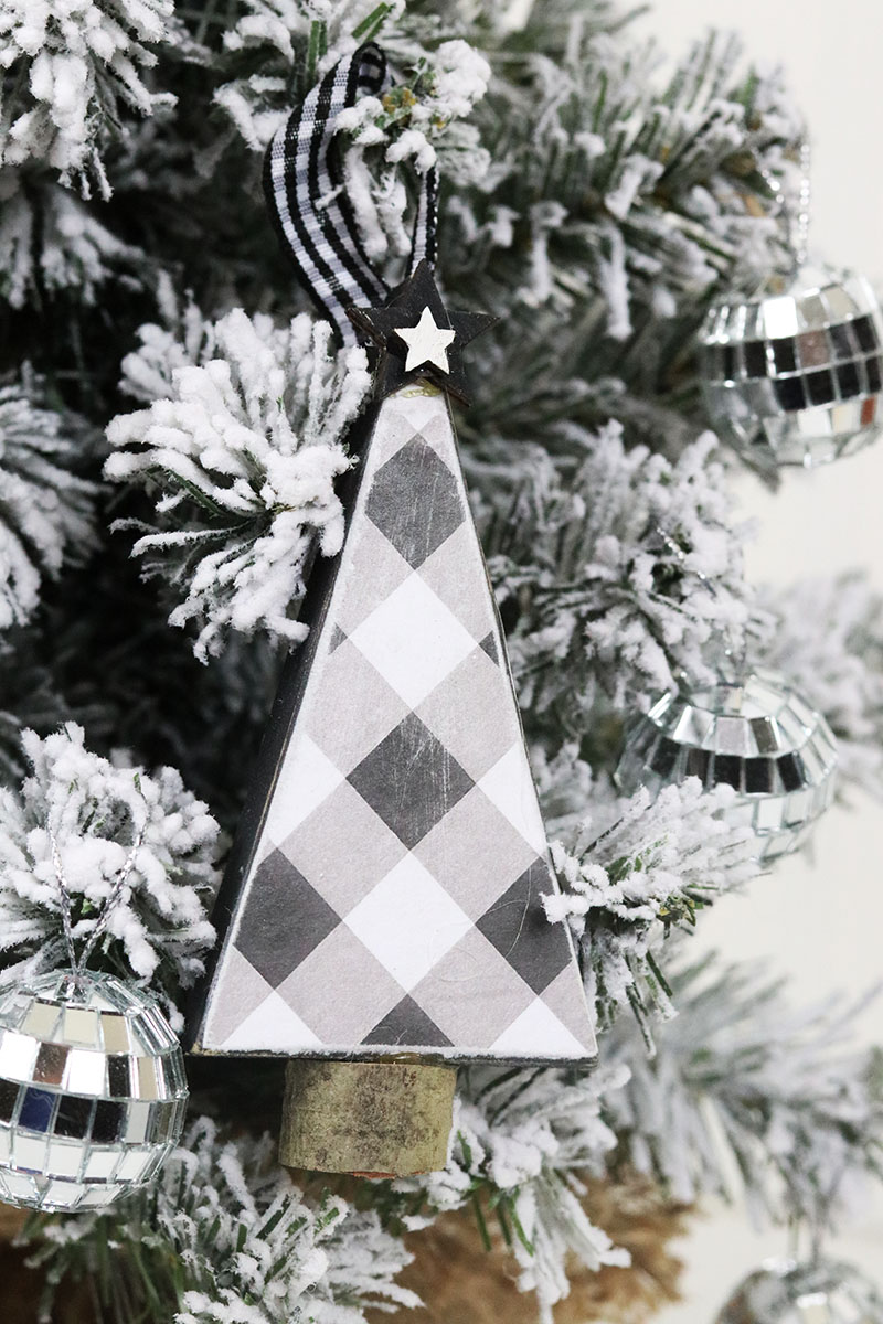 It's time for a Quick & Easy Farmhouse Buffalo Plaid Christmas Ornament DIY Craft & Free Printables that I know you will all love and want to make for your own tree!