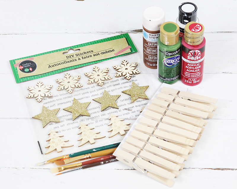 It's time for a Quick and Easy Dollar Store Christmas Clothespin Hack with a wonderful Farmhouse Charm... just waiting to be created so they can hang up all of your Holiday Cards! 