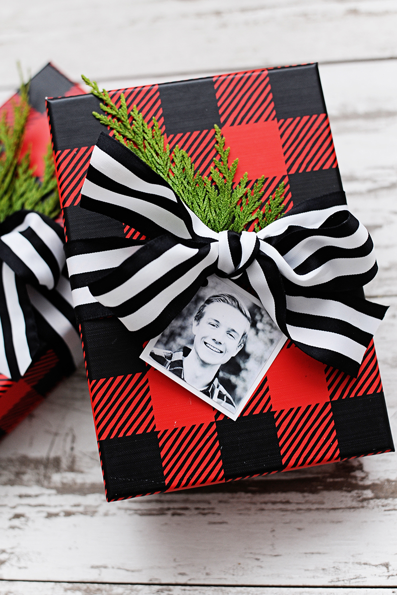 These Quick and Easy Gift Wrapping Ideas will give you some fun ideas for your last minute wrapping!  Perfect for Kids from 0-189!