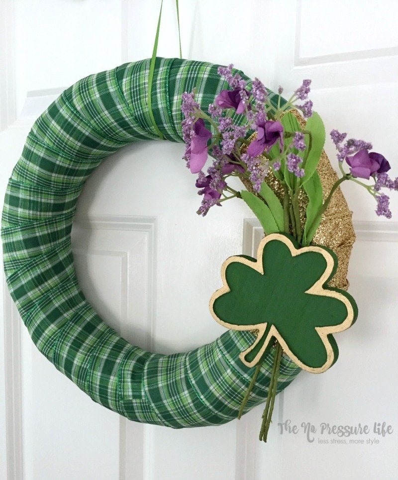 These DIY St. Patrick’s Day Wreaths will Bring Good Luck to All that walk through the door while one of these beauties is greeting them.
