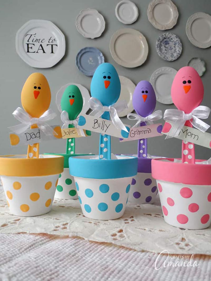 These Top Spring and Easter Dollar Store Hacks are so very easy to make and totally budget friendly.
