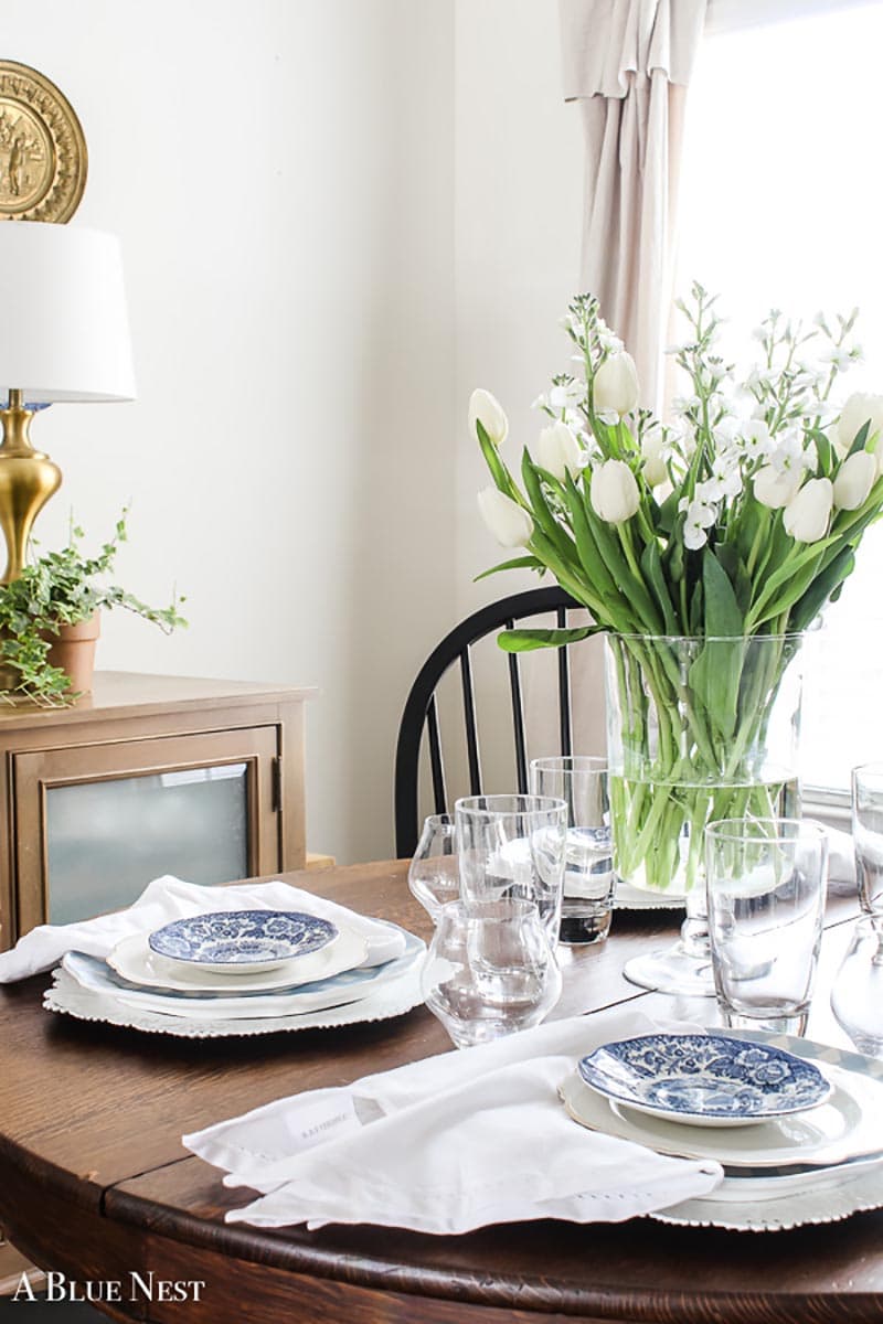 These Fabulous Sprint Time Farmhouse Tablescape Ideas will help you come up with the perfect look for your own space. Start with basics... shop your home and be inspired!