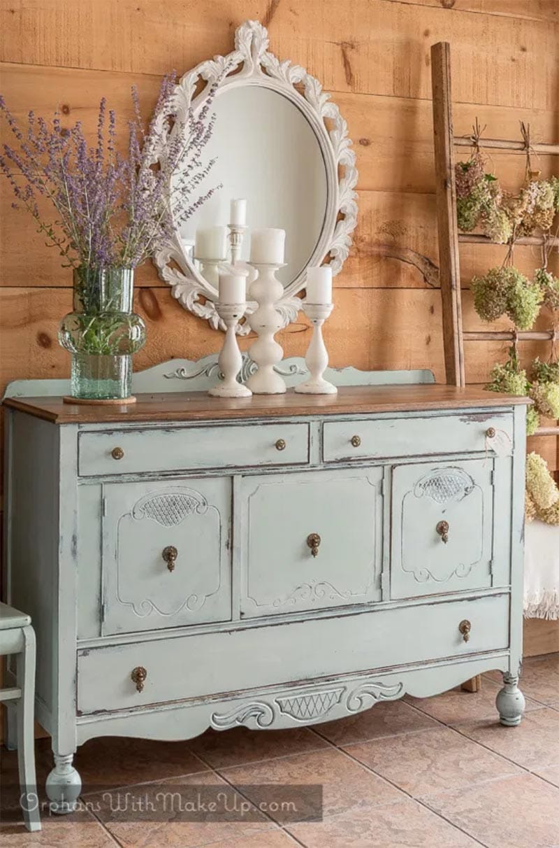 Come and see how easy it is to add sweet little Cottage Farmhouse Touches to your Farmhouse Home Decor.