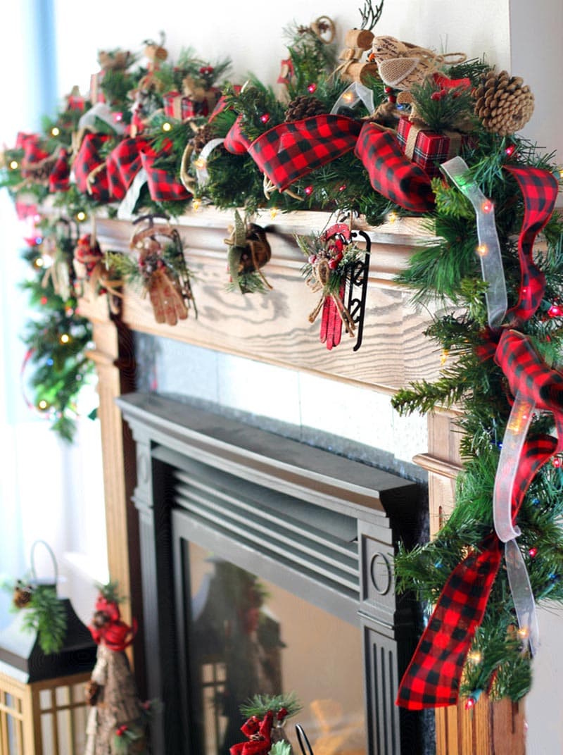 This Collection of The Most Fabulous DIY Farmhouse Christmas Garlands will offer you a plethora of gorgeous strands to make right now!