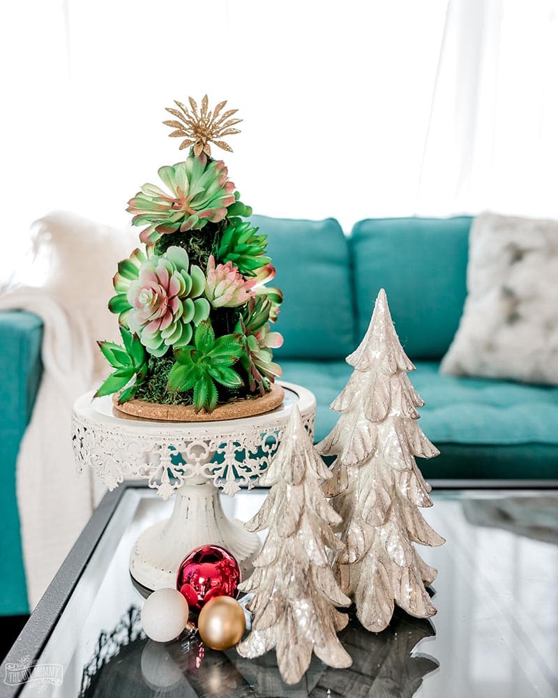It is time for some Fresh and Trendy DIY Crafts To Make For The Holidays!  So many inspirational Holiday Crafts are waiting for you to choose from. One is perfect to make to celebrate the Season!