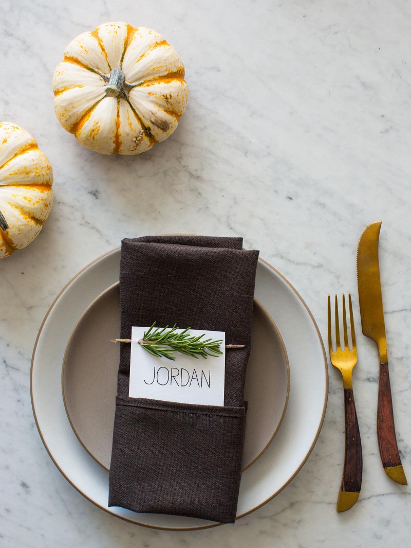 These Lovely Thanksgiving Place Card DIY Projects are all perfect for your Thanksgiving Table. They add a touch of personalization to the space!