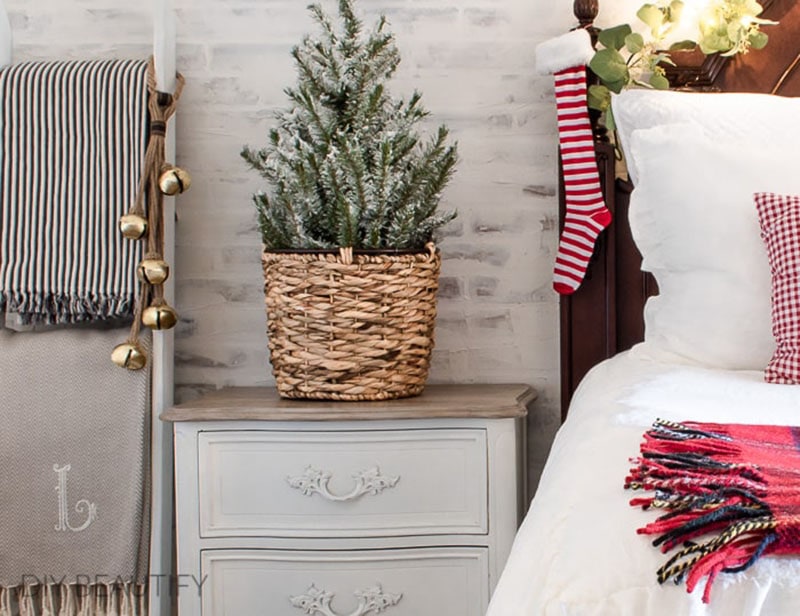 Fabulous and Fresh Farmhouse DIYS and Ideas (Many with a Holiday Twist) …are waiting to inspire you to create. All the newest projects in the Farmhouse World all in one place to enjoy!
