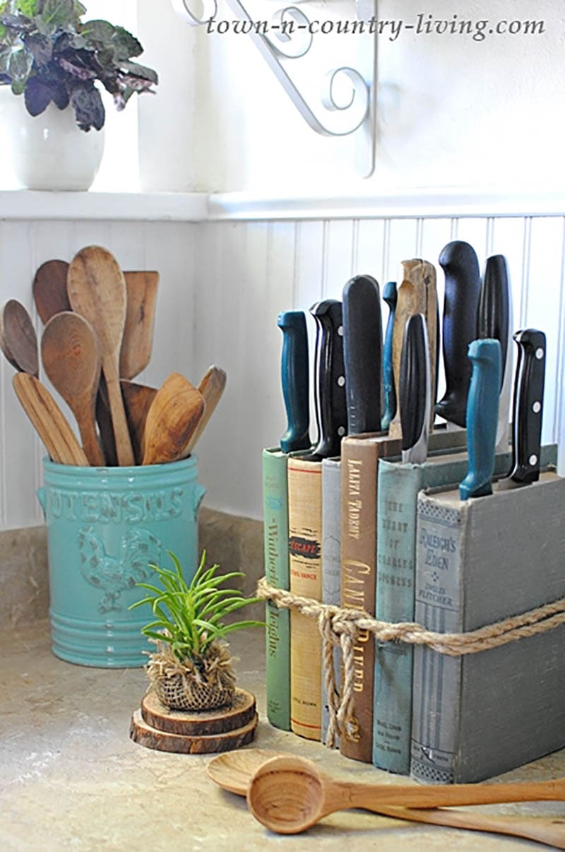Organize Your Kitchen for the New Year with Farmhouse Style.  These fun DIY Projects will not only look amazing, they will have you organized in a snap!