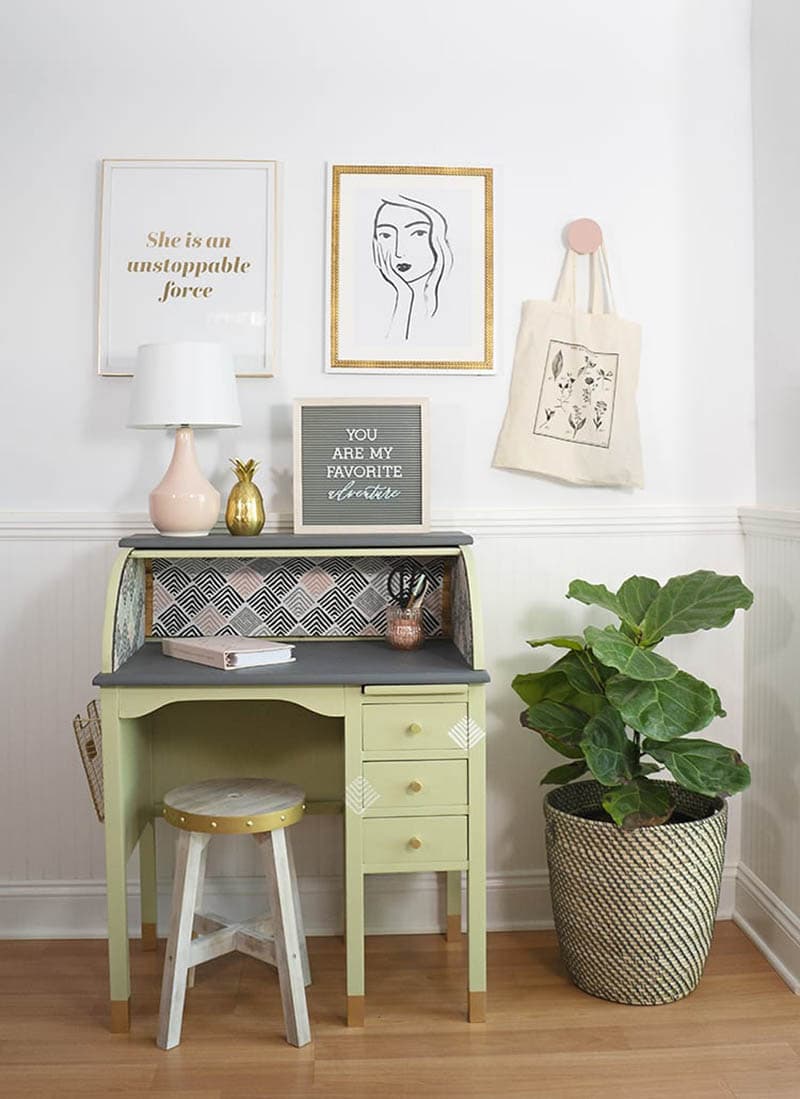 Charming and Chic Farmhouse Desk Thrift Store Makeovers are going to Inspire you to create your own original diy project that will be amazing!