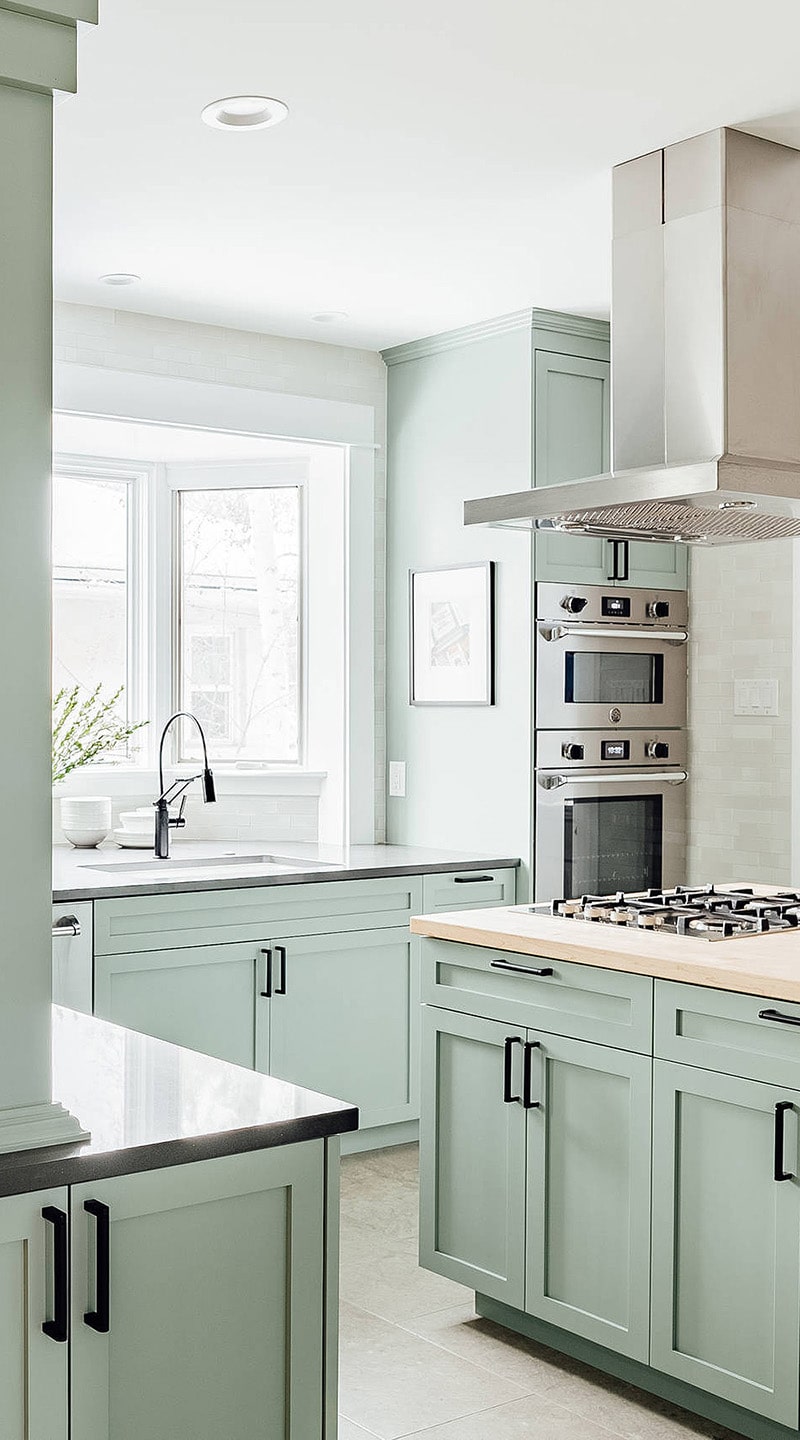These Kitchen Trends That Offer Comfort and Inspiration will be around for a long time because they are fabulous and timeless!  Some trends come and go... but I think most of them here are here to stay!