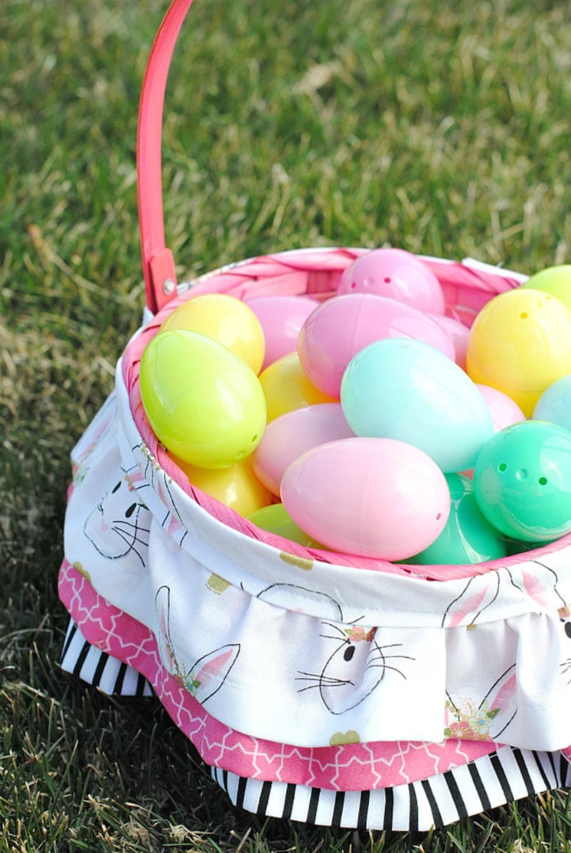 These Clever DIY Basket Ideas For Easter will bring a bit of cheer and happiness to you and your families lives.  Most of them can be made with items you just might have in your home all ready.