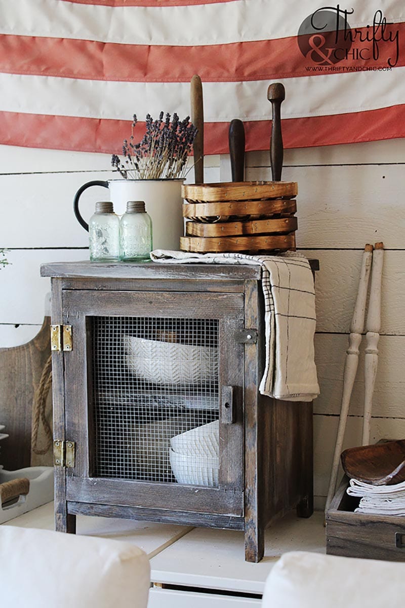 This collection of Fabulous Farmhouse DIY Craft Projects is amazing! All of these DIYS are just waiting for you to create them!  With all these spot on tutorials from a ton of top notch Farmhouse Blogs.. it is easy!