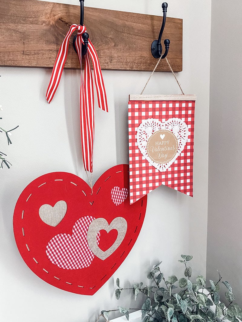 Dollar Store Valentine’s Day Hacks are waiting for you so you can share the love! Quick, easy and budget friendly Home Decor crafts to make Valentine’s Day a touch sweeter!