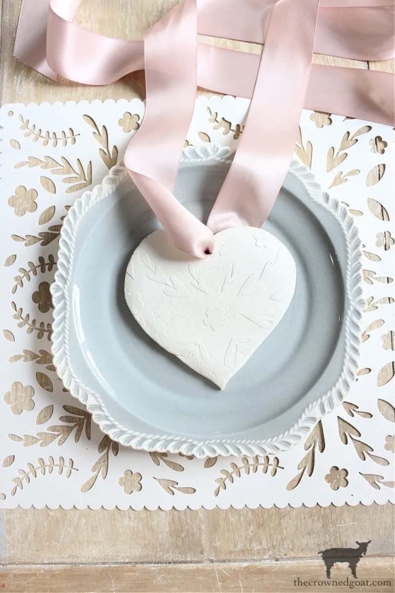 The Best Farmhouse Valentine DIYS and Ideas are going to Inspire you to create something oh so sweet for Valentine’s Day this year. Be inspired and create!