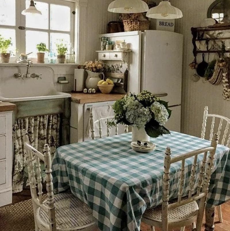 Fabulous and Fresh Farmhouse DIYS and Ideas are waiting to inspire you to create. All the newest projects in the Farmhouse World all in one place to enjoy!