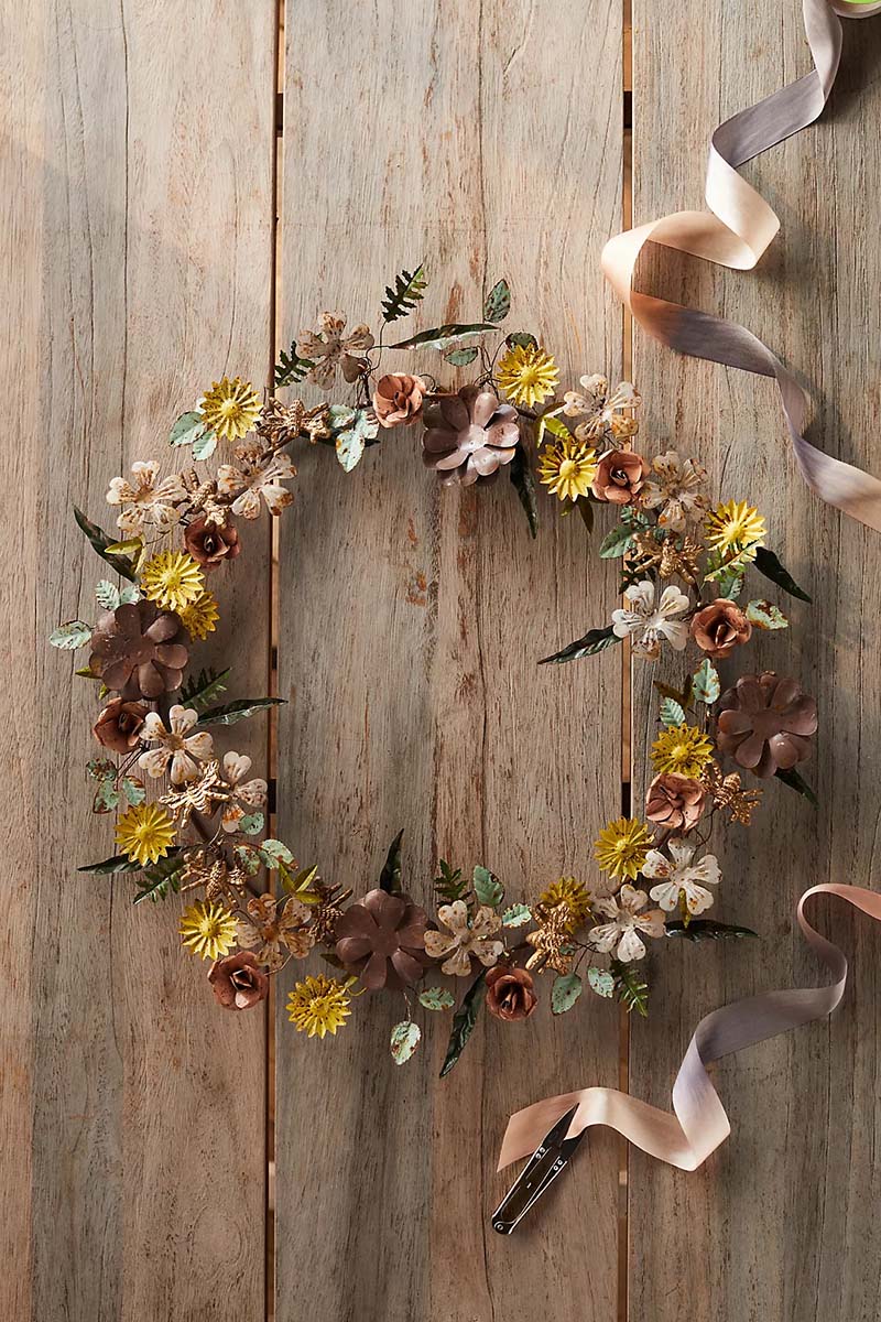 These DIY Summer Farmhouse Wreath Ideas add Freshness and Fun to any space in your home including the place of honor… on your front door. 