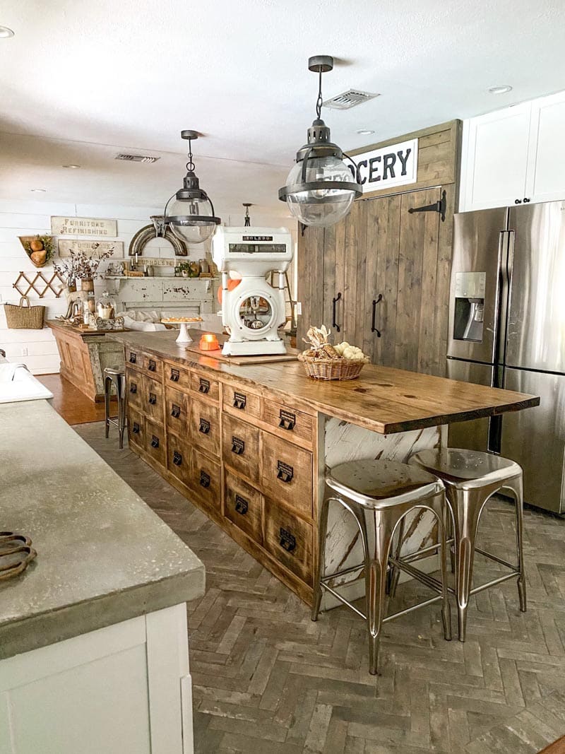 Discover farmhouse DIY ideas and decor inspiration in our curated collection. Transform your space with rustic charm and creativity.