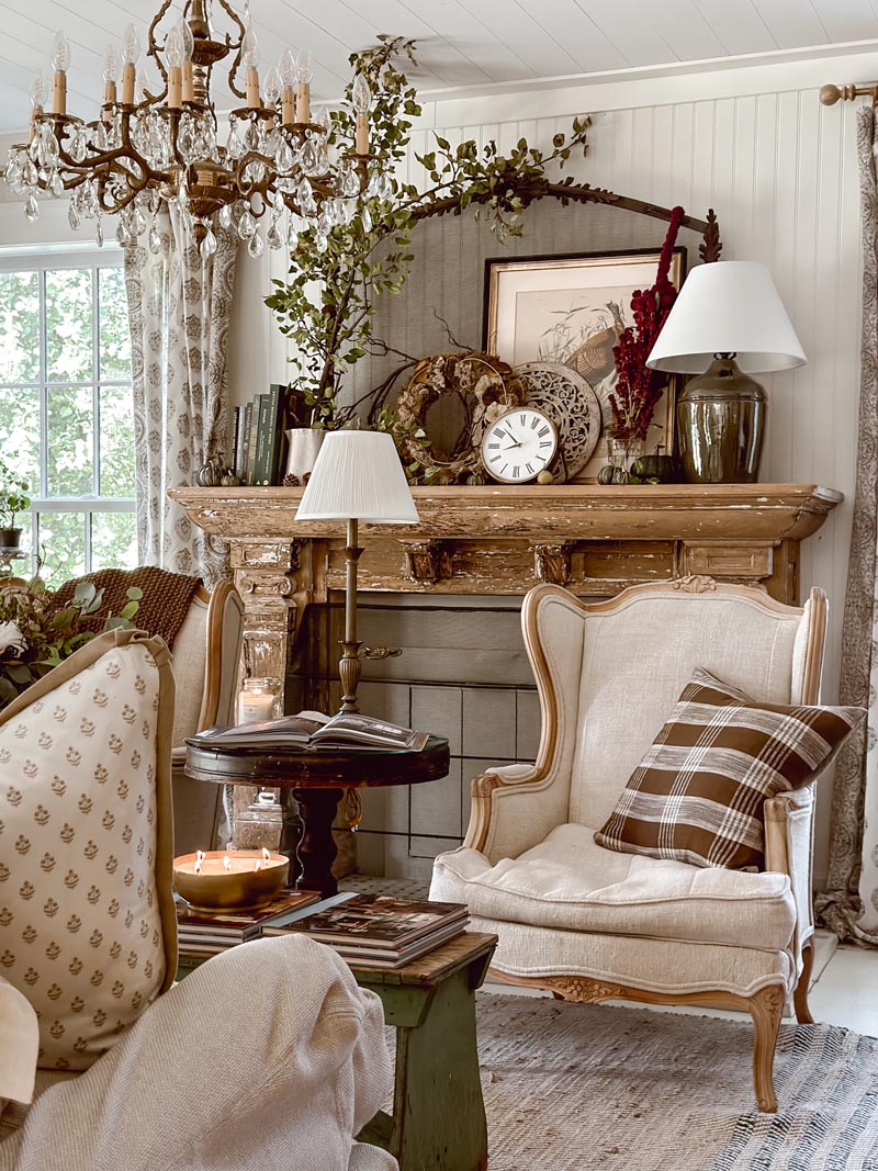Explore 26 farmhouse DIY projects and decor ideas. Transform your home with rustic charm and timeless farmhouse aesthetics.