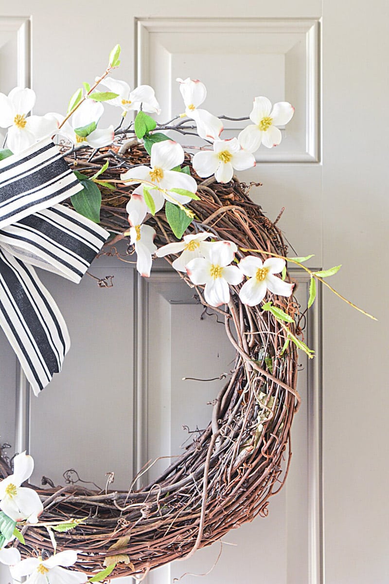 Chic Farmhouse DIYs, Ideas and Crafts: Craft Your Dream Home with Stylish Touches